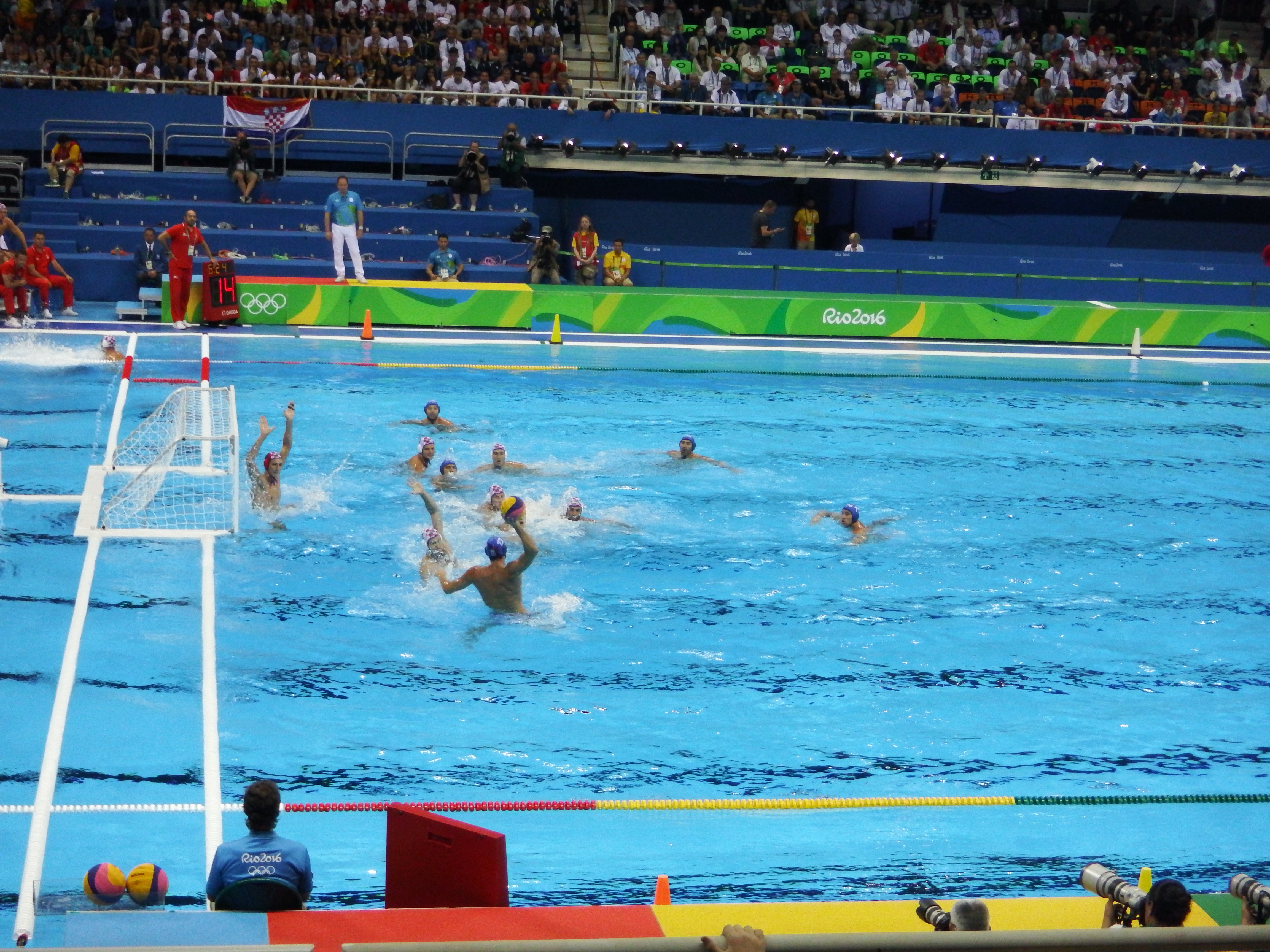 Gol da Servia no homem a mais