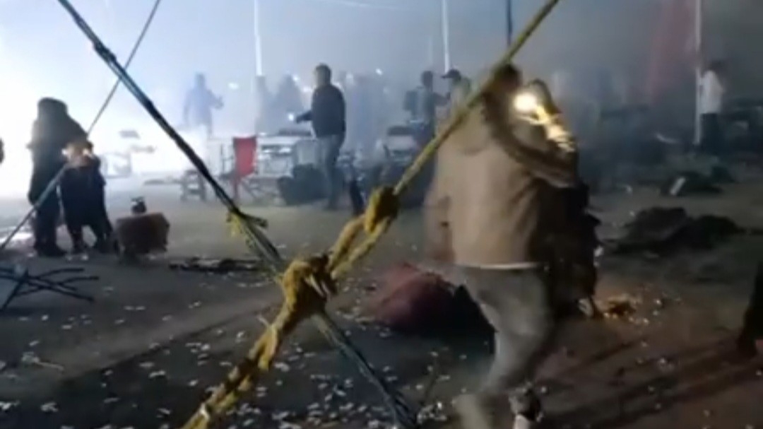 Explosión de pirotecnia durante fiesta patronal deja al menos 5 muertos y 23 heridos en Temascalcingo