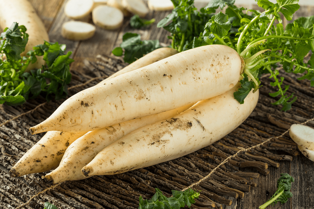 Daikon, white radish, daikon, white radish, healthy root vegetable, macrobiotic ingredient, low calorie vegetable, vitamin C rich food, digestive enzymes, cancer fighting vegetable, immune boosting root, detox vegetable, natural diuretic, antioxidant source, anti-inflammatory root, cruciferous vegetable, alkaline food