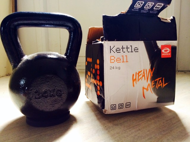 Jag har sedan tidigare en kettlebell på 12 kg och två på 16 kg, men jag har blivit lite starkare senaste året så jag slog till på en 24 kg