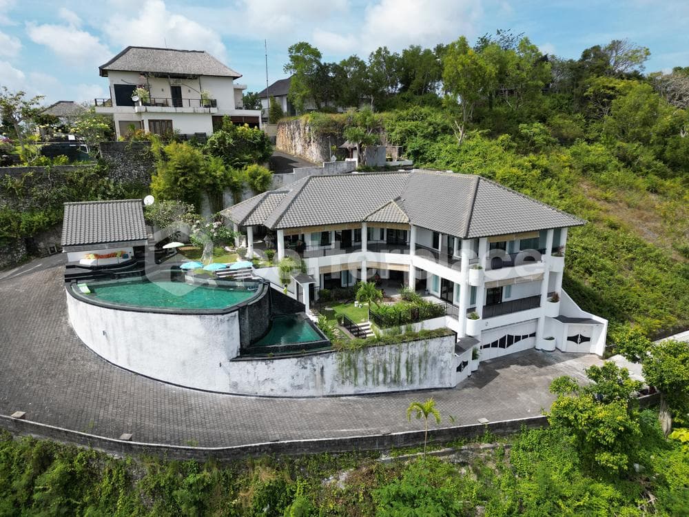 Stunning View Villa Mansion 5 Bedrooms in Ungasan – Bukit Jimbaran Very Close to GWK