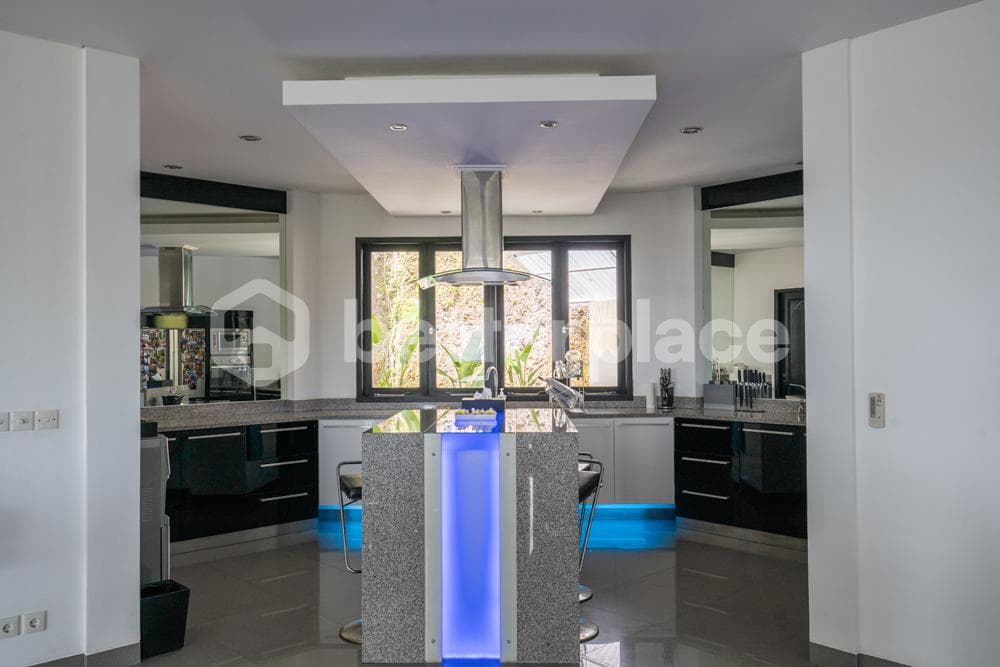Stunning View Villa Mansion 5 Bedrooms in Ungasan – Bukit Jimbaran Very Close to GWK