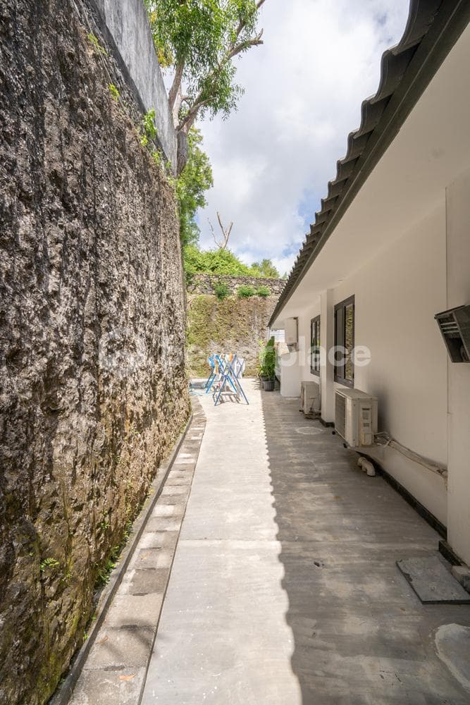 Stunning View Villa Mansion 5 Bedrooms in Ungasan – Bukit Jimbaran Very Close to GWK