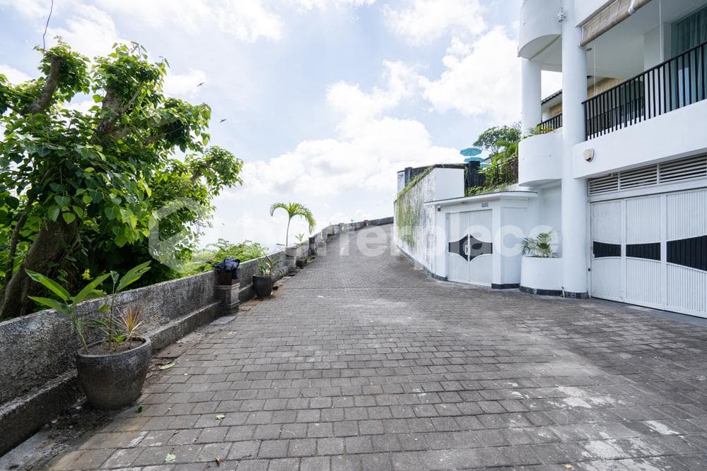 Stunning View Villa Mansion 5 Bedrooms in Ungasan – Bukit Jimbaran Very Close to GWK