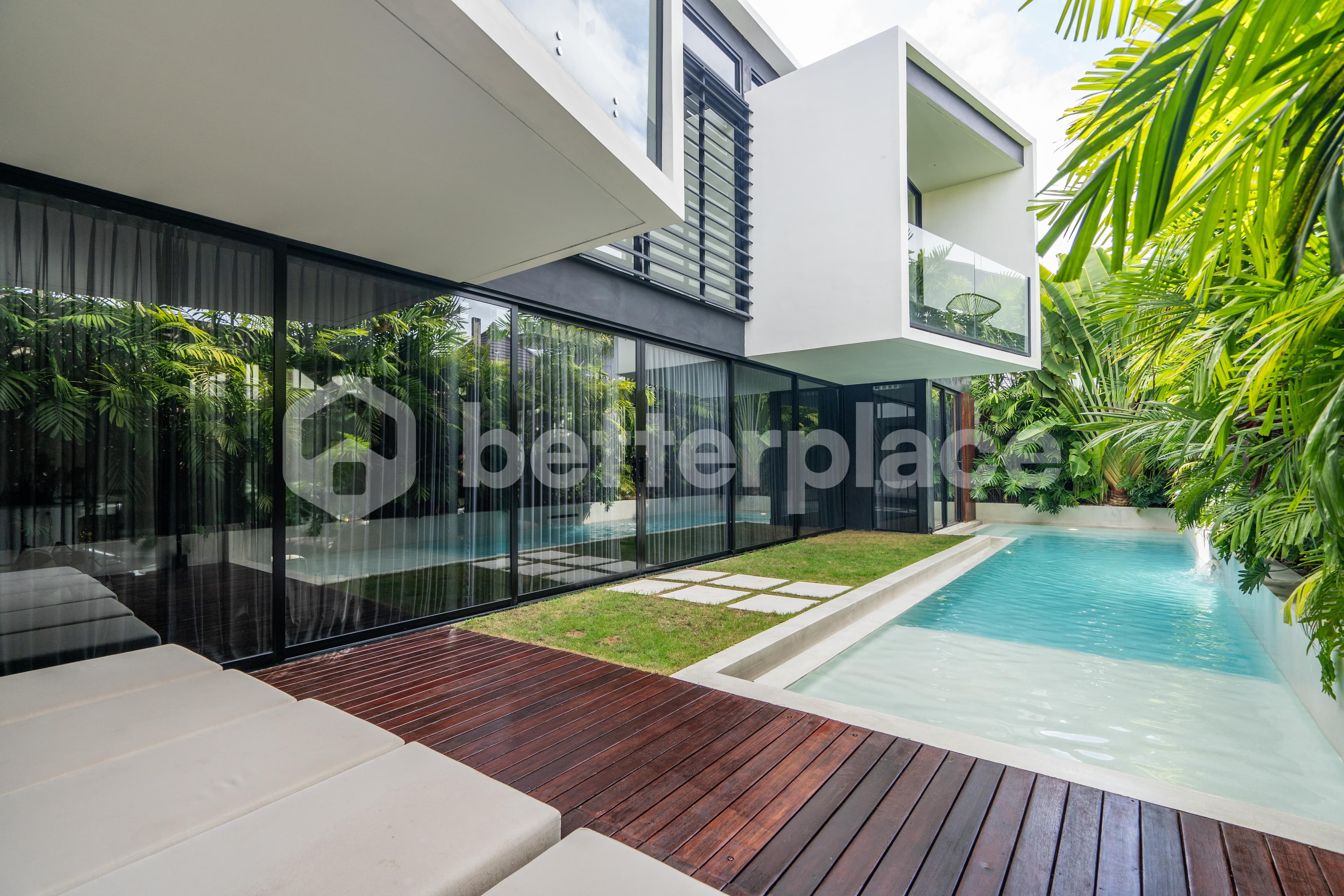 Luxurious 4 Bedroom Villa in The Heart of Berawa