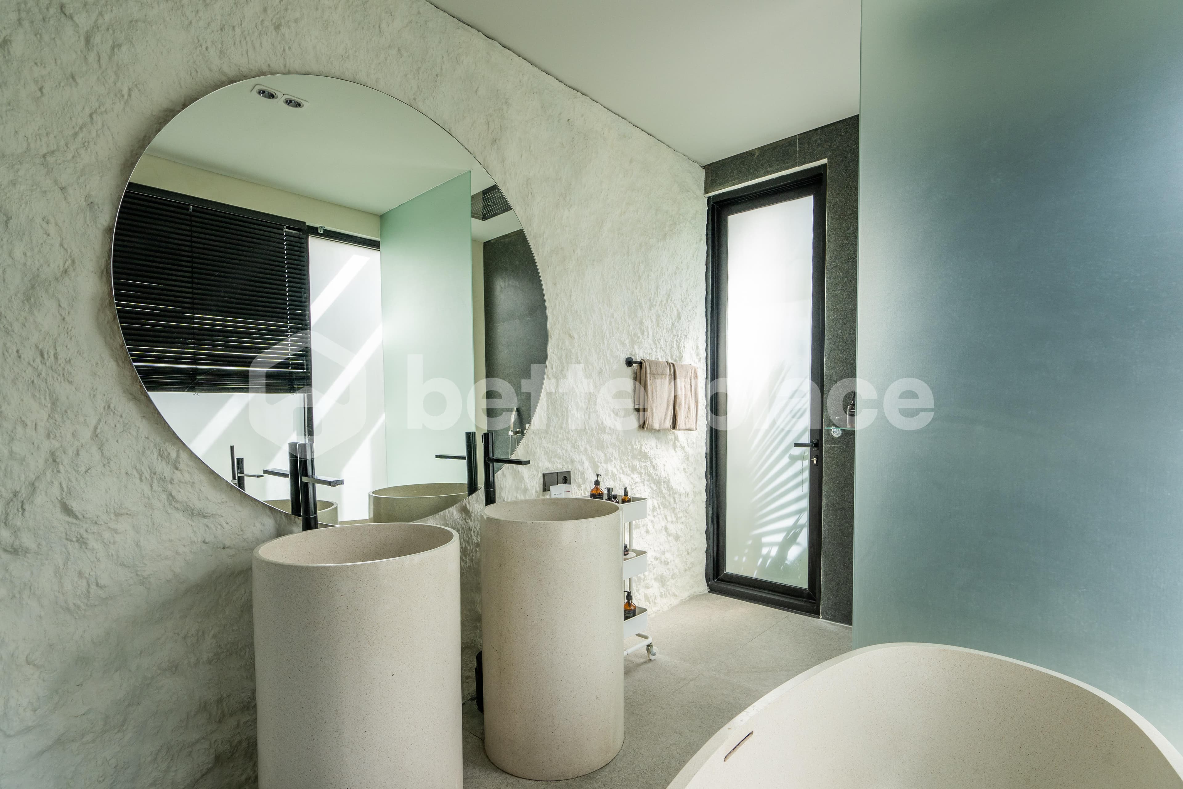 Luxurious 4 Bedroom Villa in The Heart of Berawa