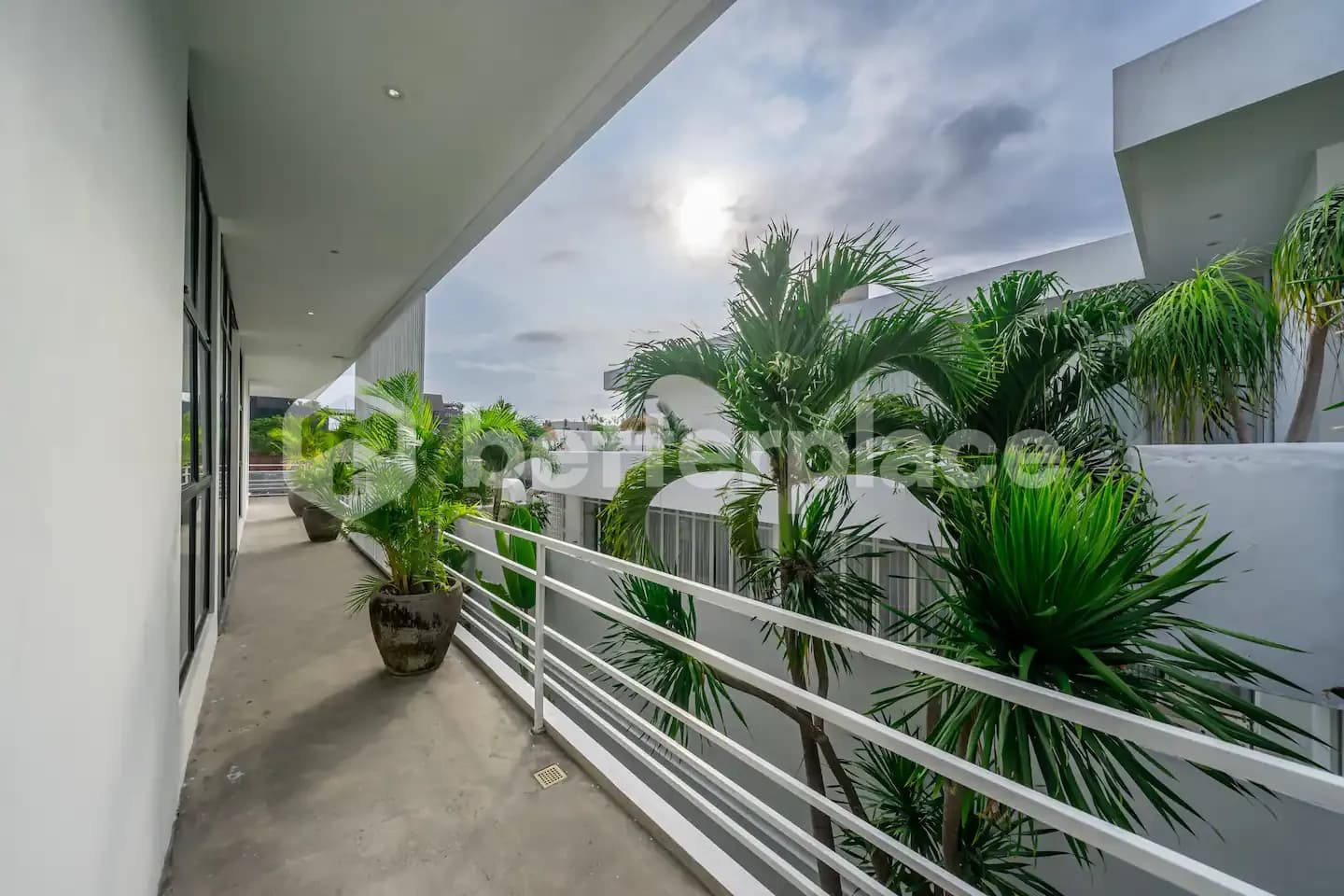 https://esalesinternational.com/?post_type=property&p=348737