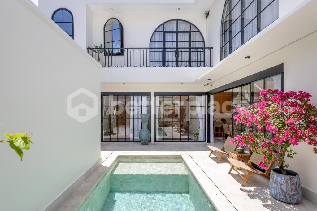 A Smart Entry into Bali Luxury Living – High-End Three-Bedroom Villa in the Prestigious Bukit Balangan Area