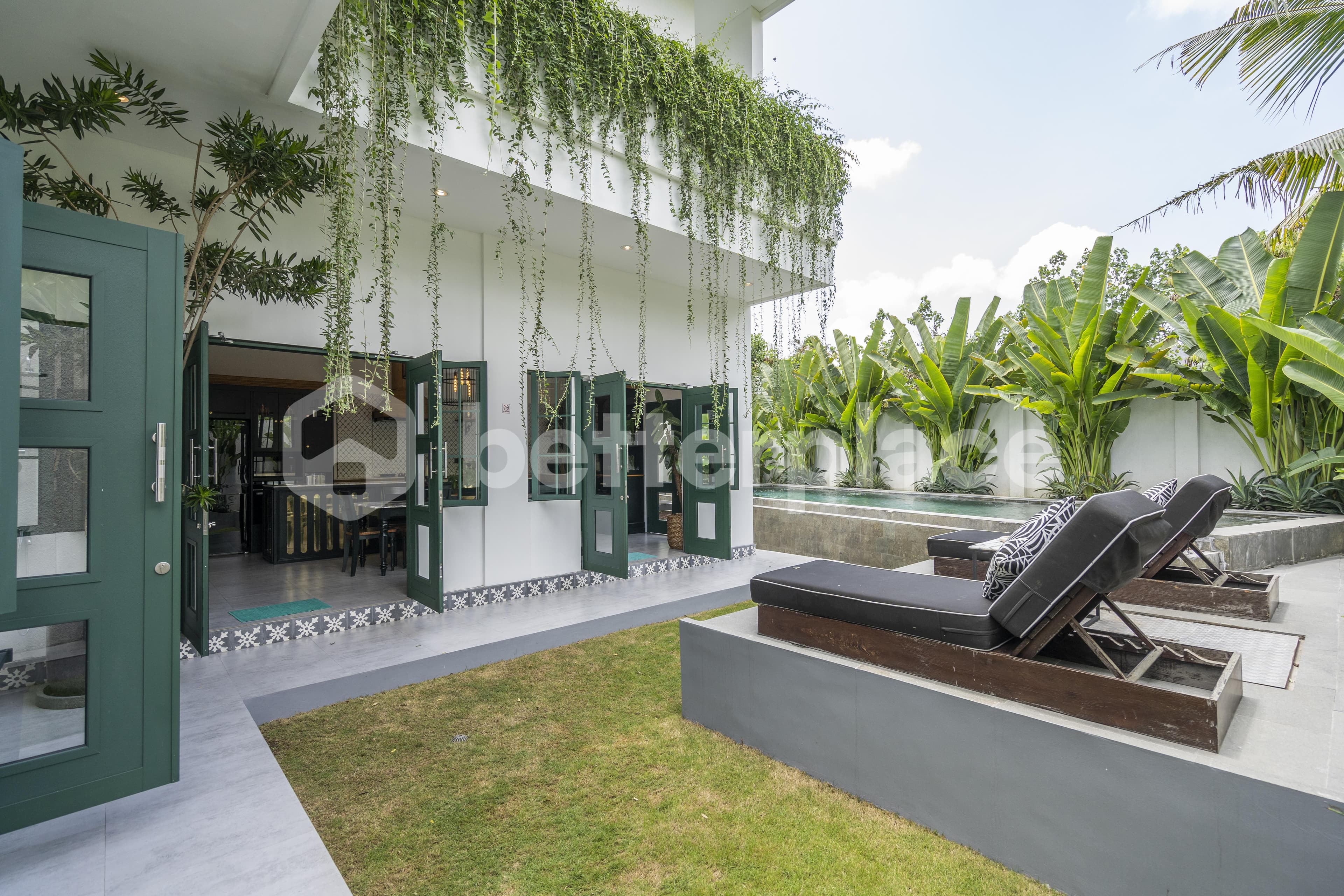 Brand New 4 Bedroom Villa in The Heart of Berawa