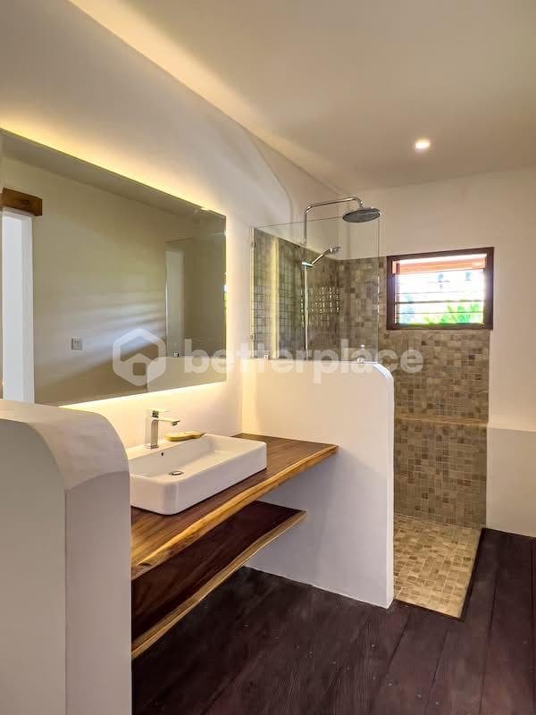 Stunning 3 Bedroom Villa in Kedungung, A Few Minutes to the Beach