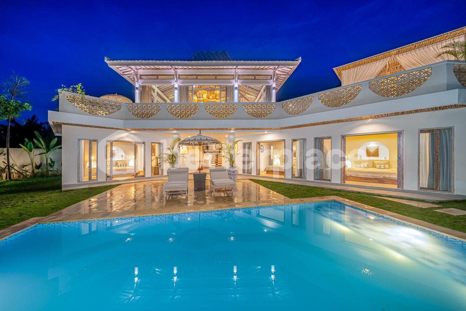 Refined Living Surrounded by Nature – A Fully Furnished Four-Bedroom Villa with Panoramic Sunset and Rice Field Views, Blending Privacy, Scenic Beauty, and Enduring Investment Appeal