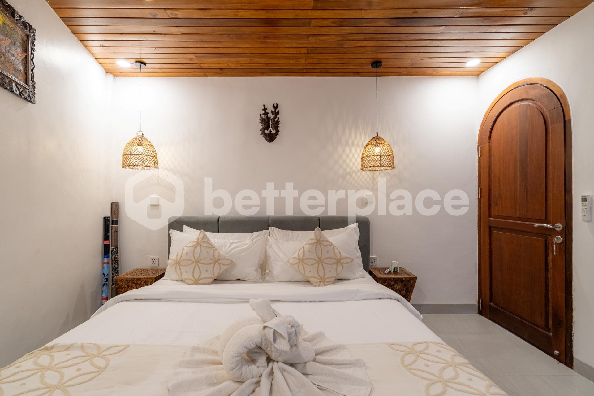 Discover this Stunning Fully Furnished Leasehold Villa with Pools & Sauna in Uluwatu