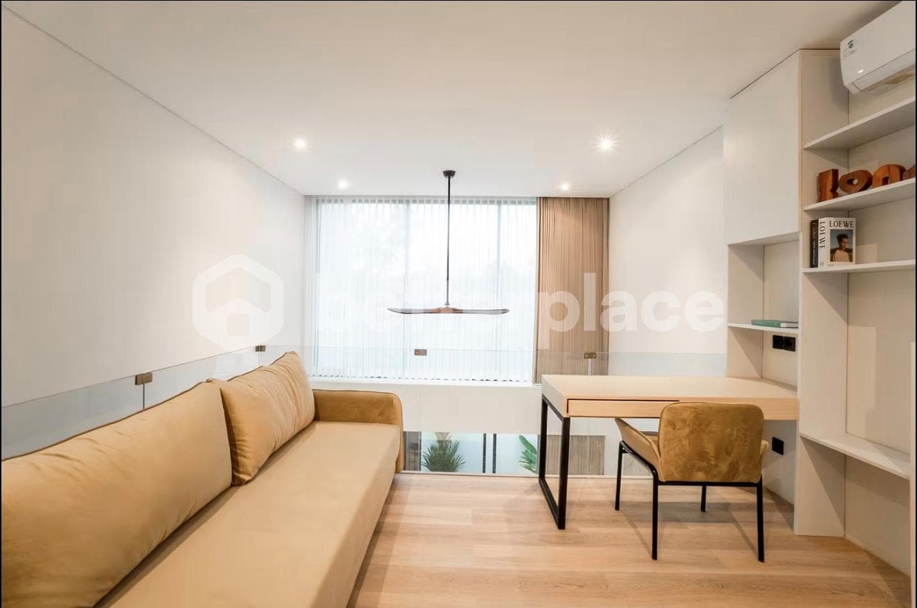 Elegant Modern 2-Bed Villa/Townhouse in the Heart of Berawa – Fully Furnished Leasehold Residence Just 5 Minutes from the Beach and Lifestyle Hotspots