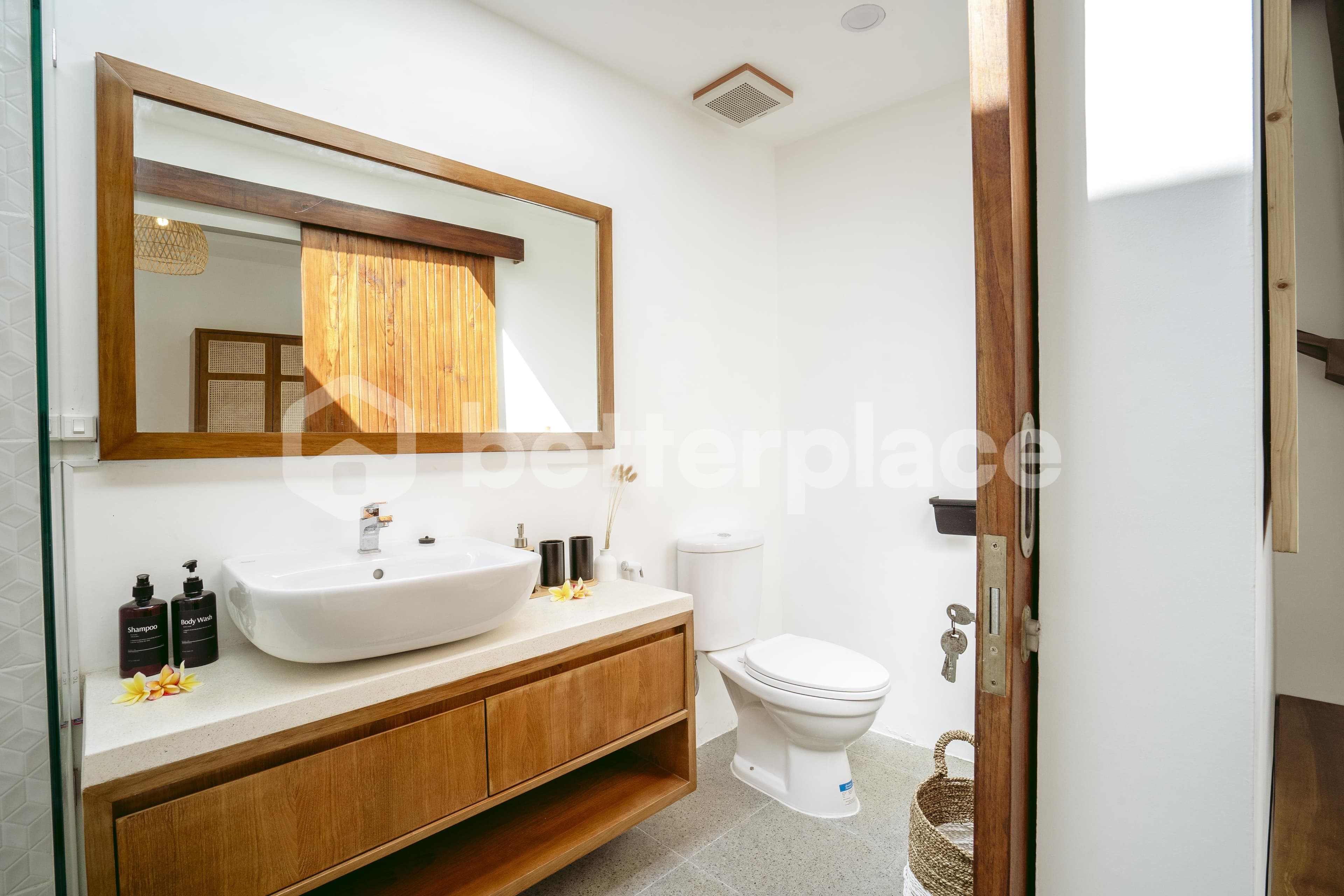 Modern Tropical 2 Bedroom Villa in Seminyak, A Prime Investment Opportunity