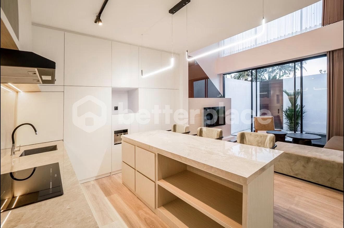 Elegant Modern 2-Bed Villa/Townhouse in the Heart of Berawa – Fully Furnished Leasehold Residence Just 5 Minutes from the Beach and Lifestyle Hotspots