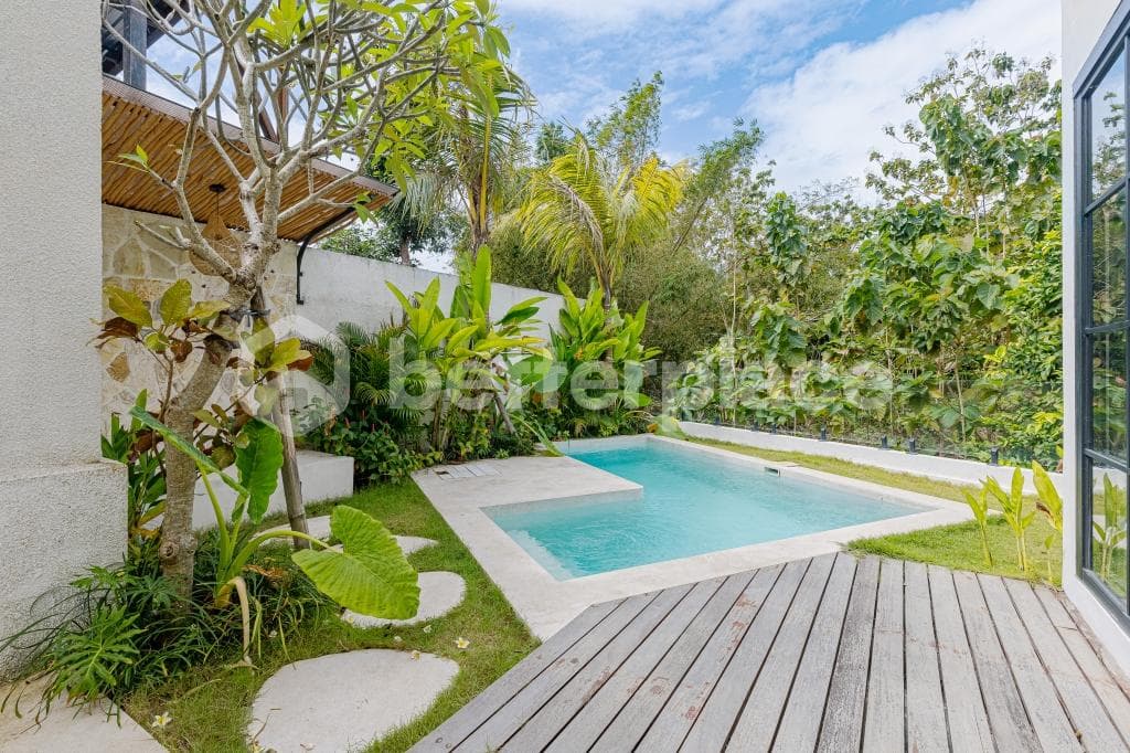 Seaside Sophistication: Stylish Leasehold Loft Just Steps from Balangan Beach