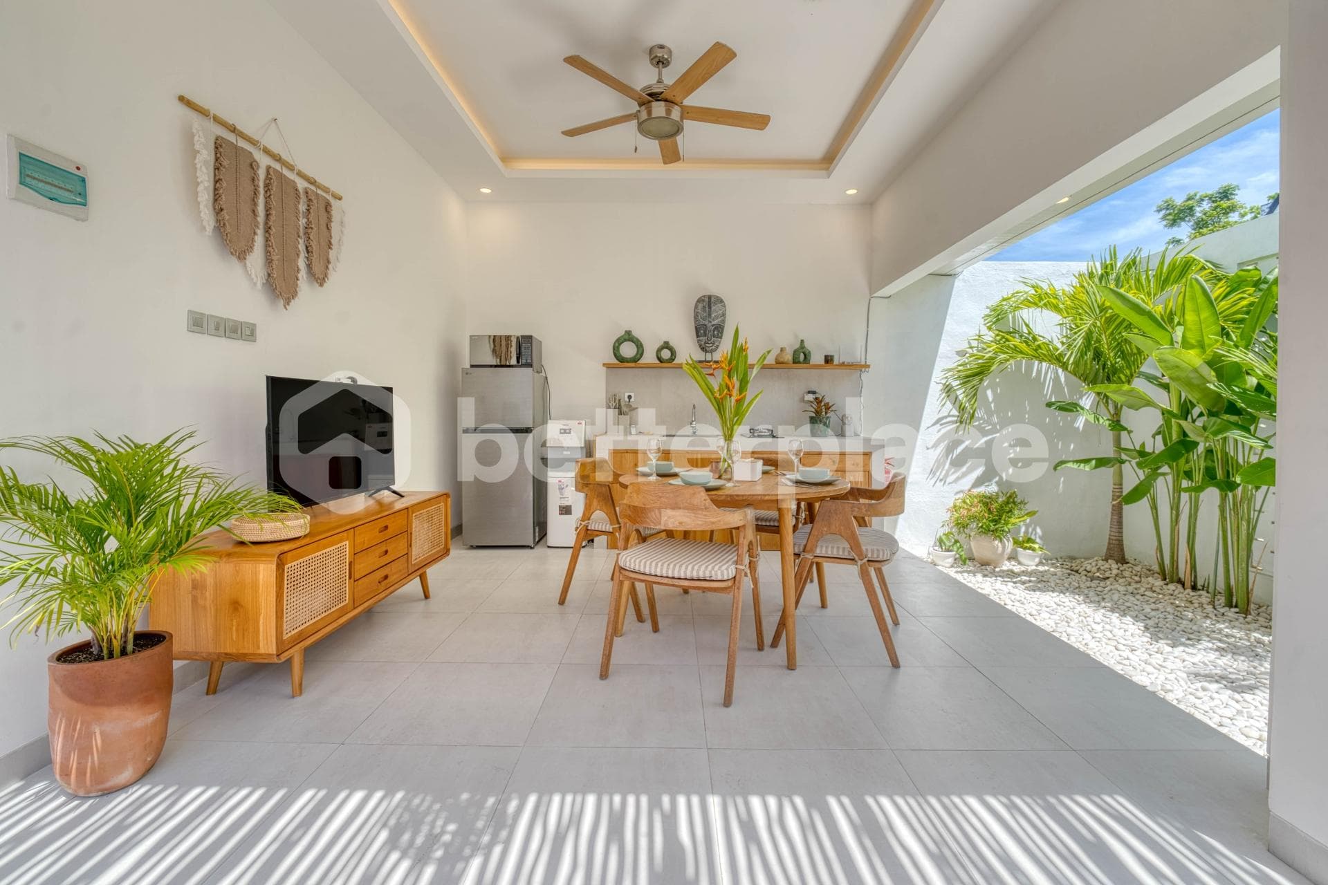 A Rare Turnkey Investment in Central Seminyak – Stunning Leasehold Tropical 2-Bed Villa Combining Traditional Balinese Architecture with Modern Lifestyle Convenience