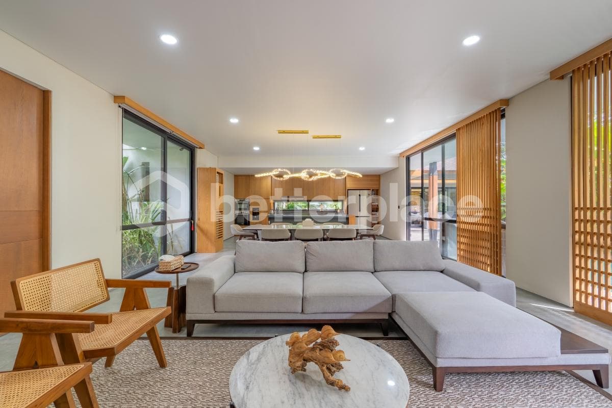 Luxury Modern Villa in Bukit Jimbaran 5 Bedrooms with Expansive Premium Residence