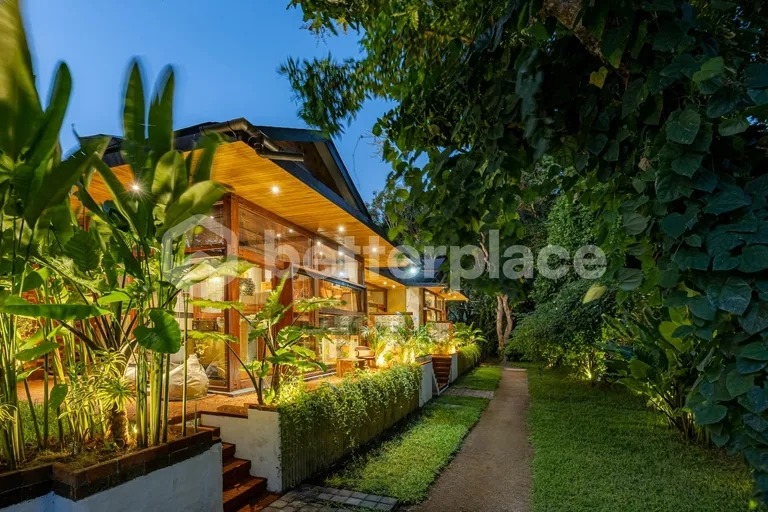 Own an Extraordinary Leasehold Modular 5-Bed Villa Complex in Bukit – Pecatu – Designer Wooden Mezzanine Residences Crafted for Luxury Living and High-Yield Investment Returns