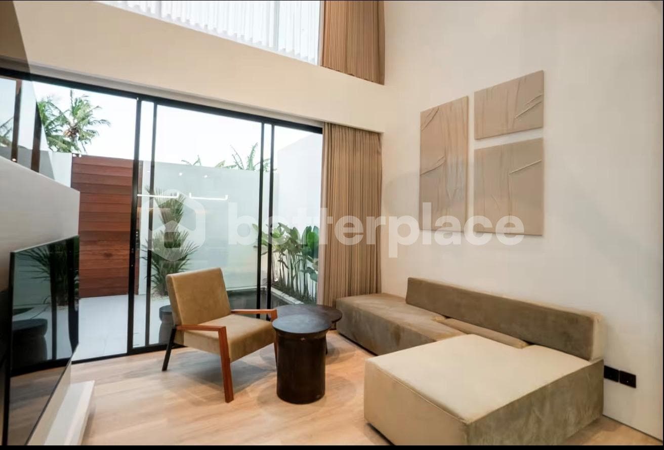 Elegant Modern 2-Bed Villa/Townhouse in the Heart of Berawa – Fully Furnished Leasehold Residence Just 5 Minutes from the Beach and Lifestyle Hotspots