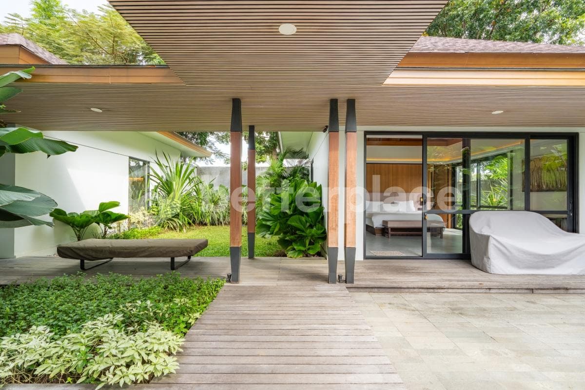 Luxury Modern Villa in Bukit Jimbaran 5 Bedrooms with Expansive Premium Residence