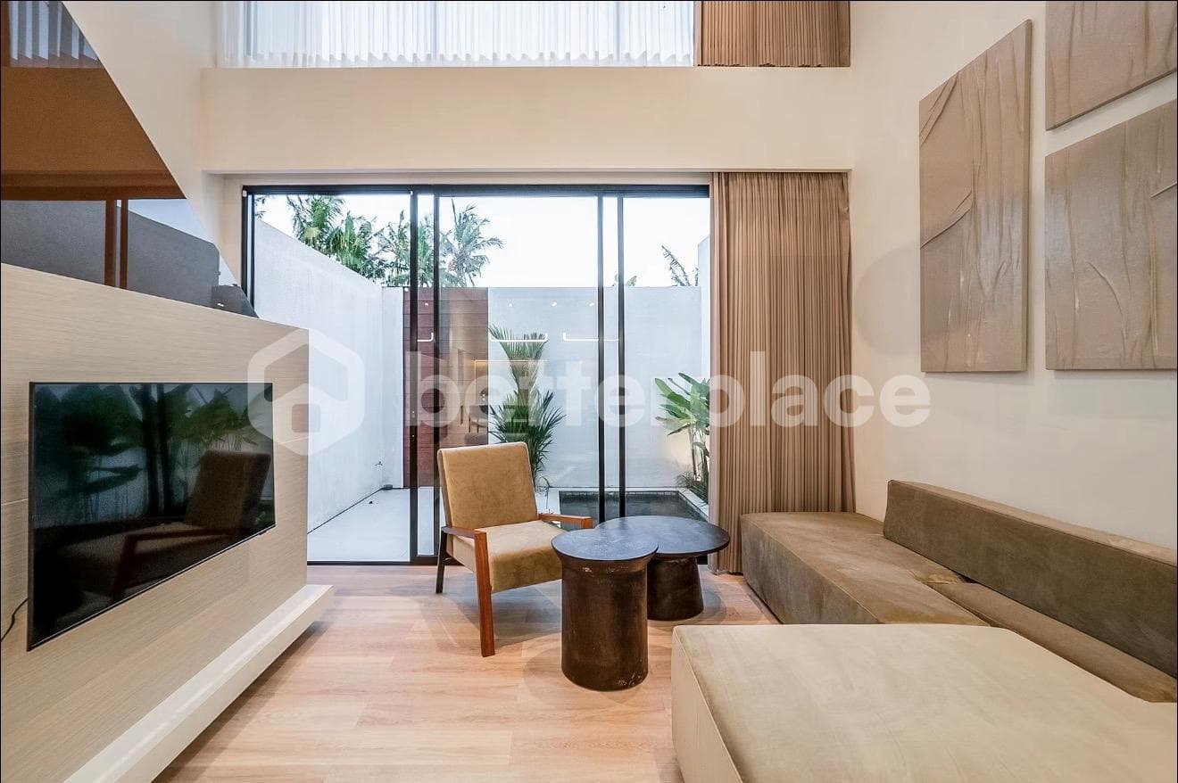 Elegant Modern 2-Bed Villa/Townhouse in the Heart of Berawa – Fully Furnished Leasehold Residence Just 5 Minutes from the Beach and Lifestyle Hotspots