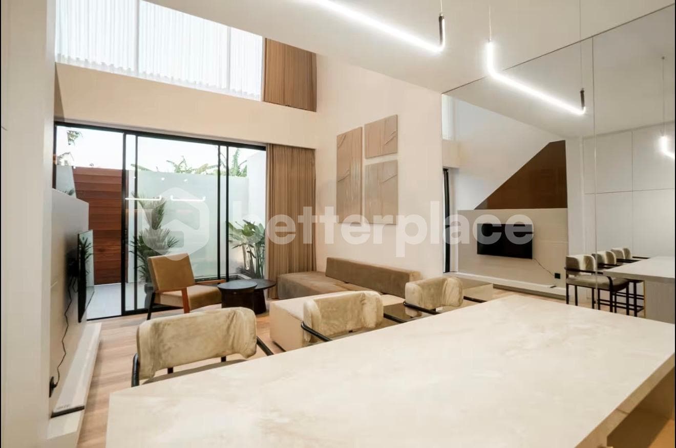 Elegant Modern 2-Bed Villa/Townhouse in the Heart of Berawa – Fully Furnished Leasehold Residence Just 5 Minutes from the Beach and Lifestyle Hotspots
