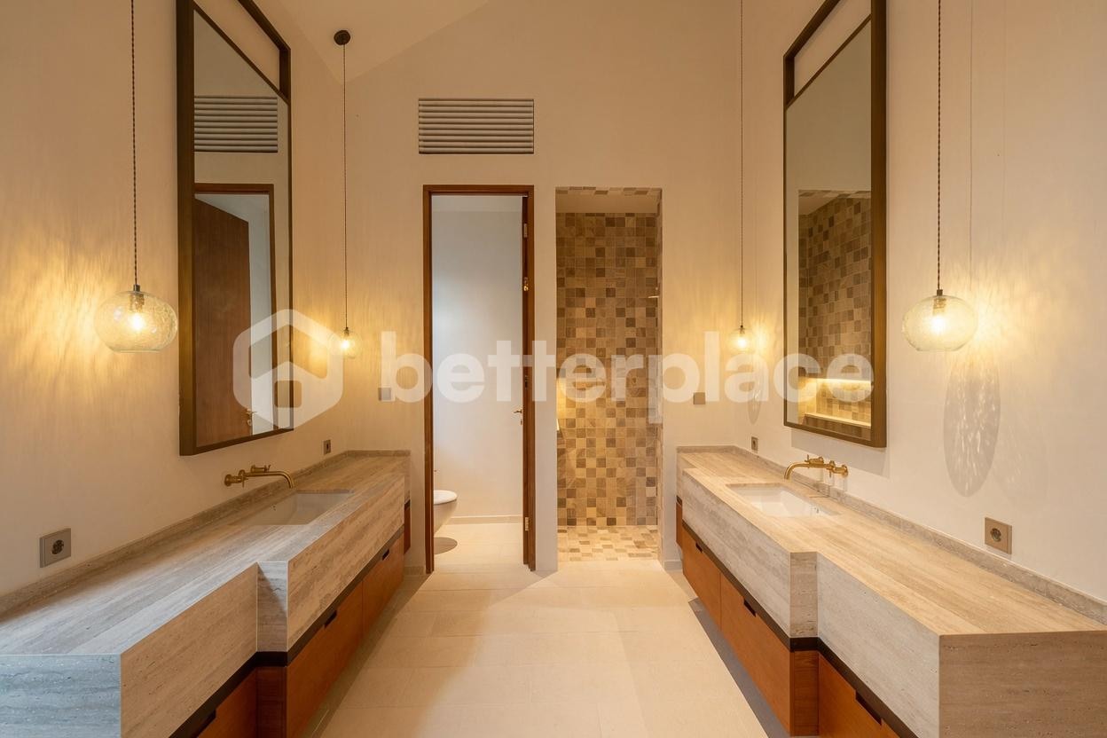 Luxury 5 Bedroom Private Villa in Tumbak Bayuh, Canggu – Premium Modern Residence