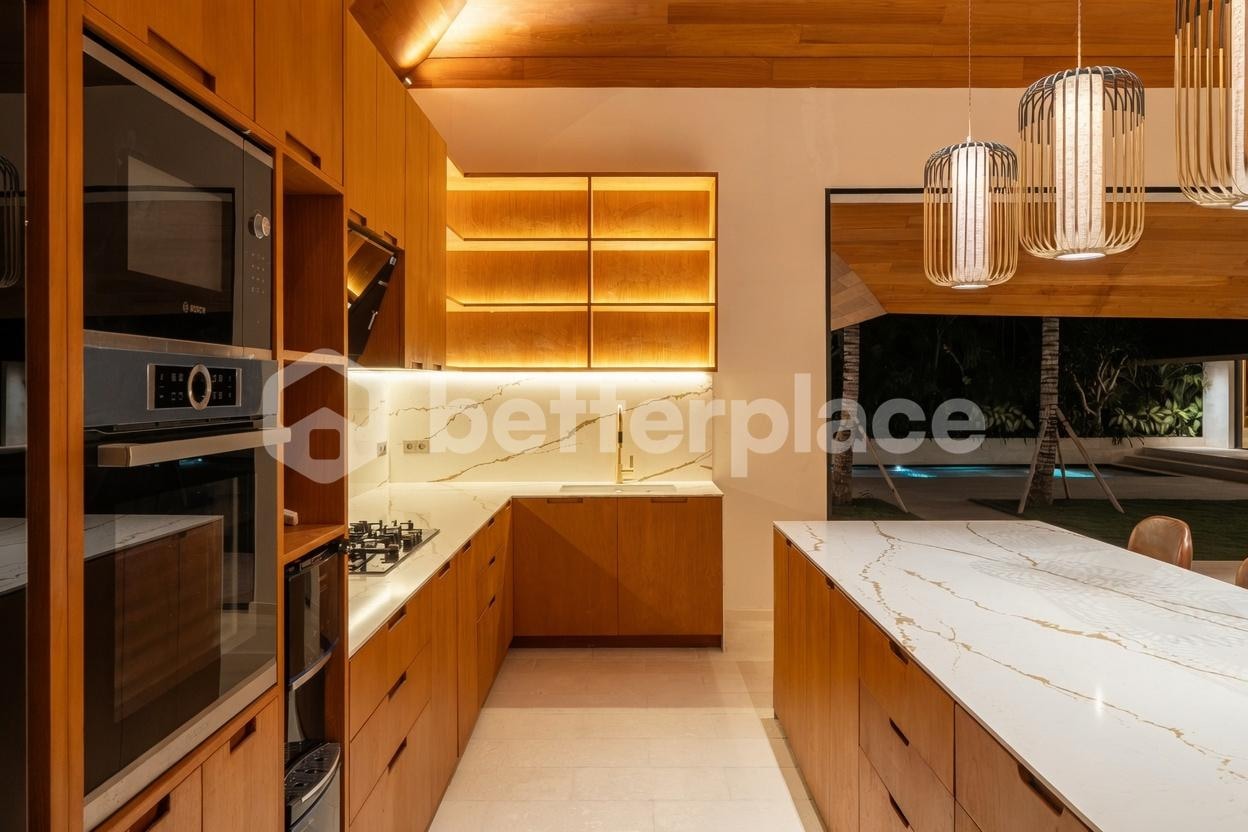 Luxury 5 Bedroom Private Villa in Tumbak Bayuh, Canggu – Premium Modern Residence
