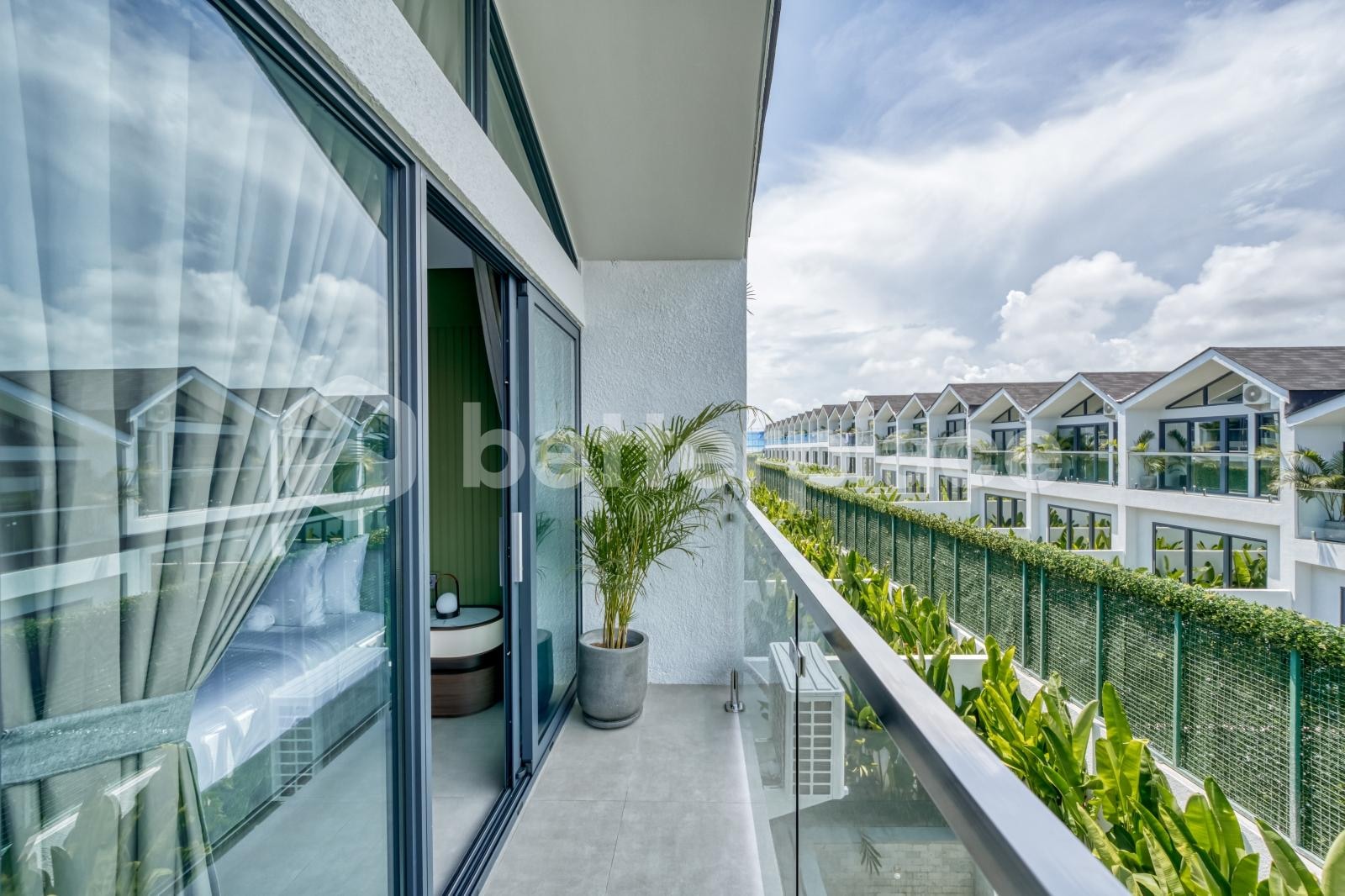 Effortless Elegance on the Bukit — A Move-In Ready Villa Framed by Cliffside Beauty