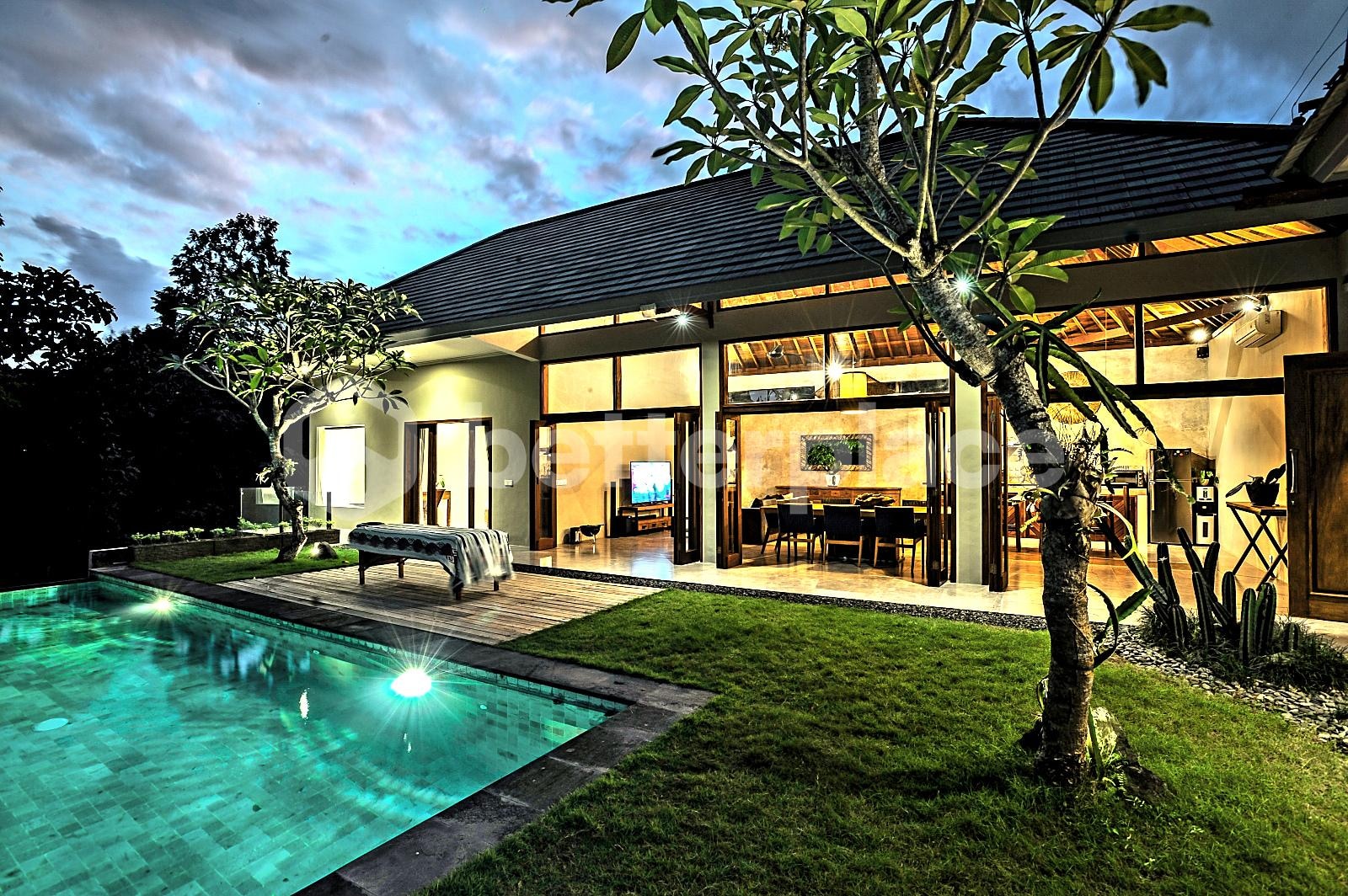 Twin-Pavilion Retreat in Peaceful Cepaka — Master Suite, Guest Wing, Infinity Edge Pool & Manicured Lawn
