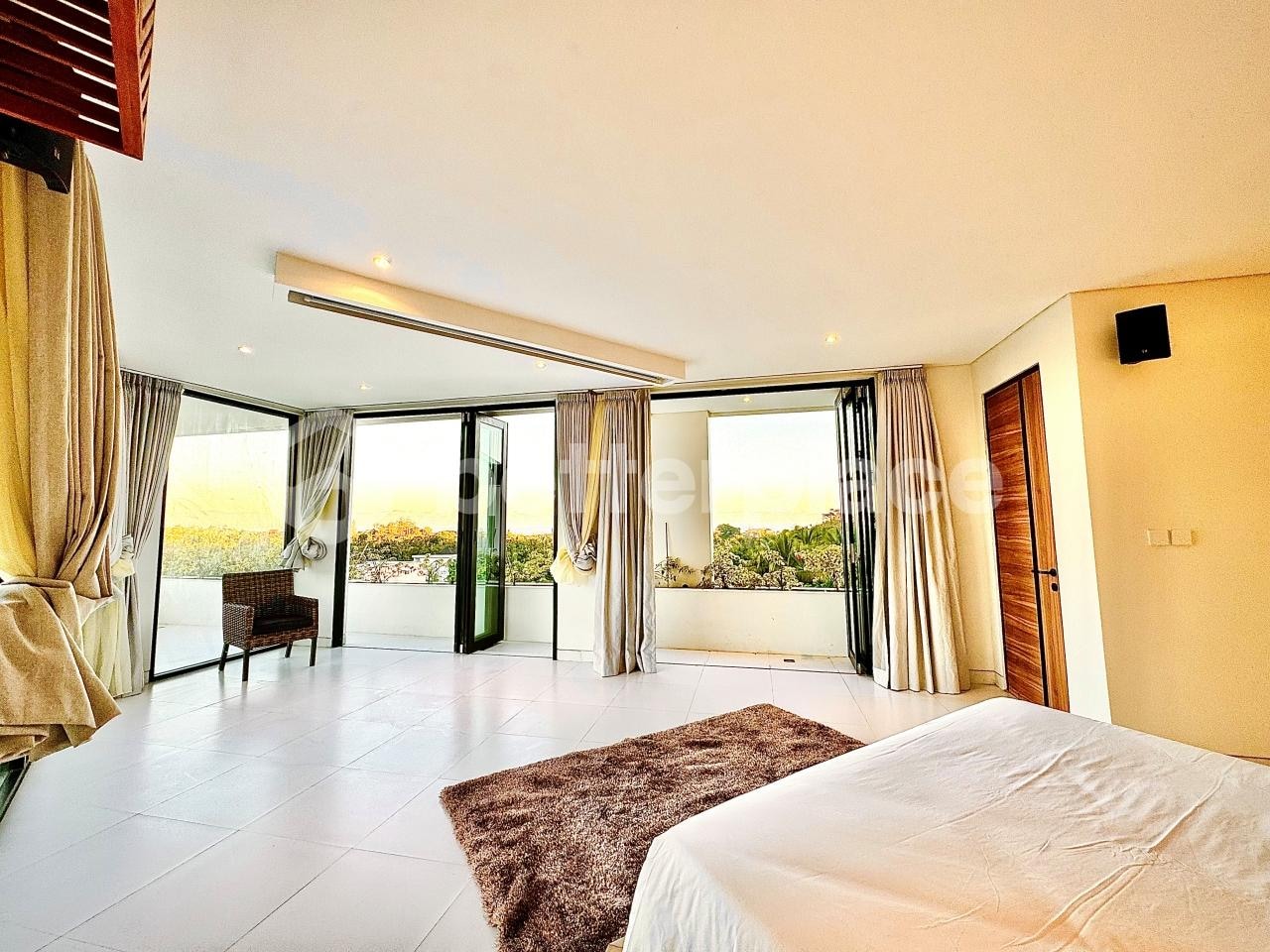 Experience Refined Coastal Luxury in South Bali with a Stunning Four-Bedroom Villa Featuring Rooftop Infinity Pool, Jacuzzi, Sauna, and Breathtaking Sunset Views