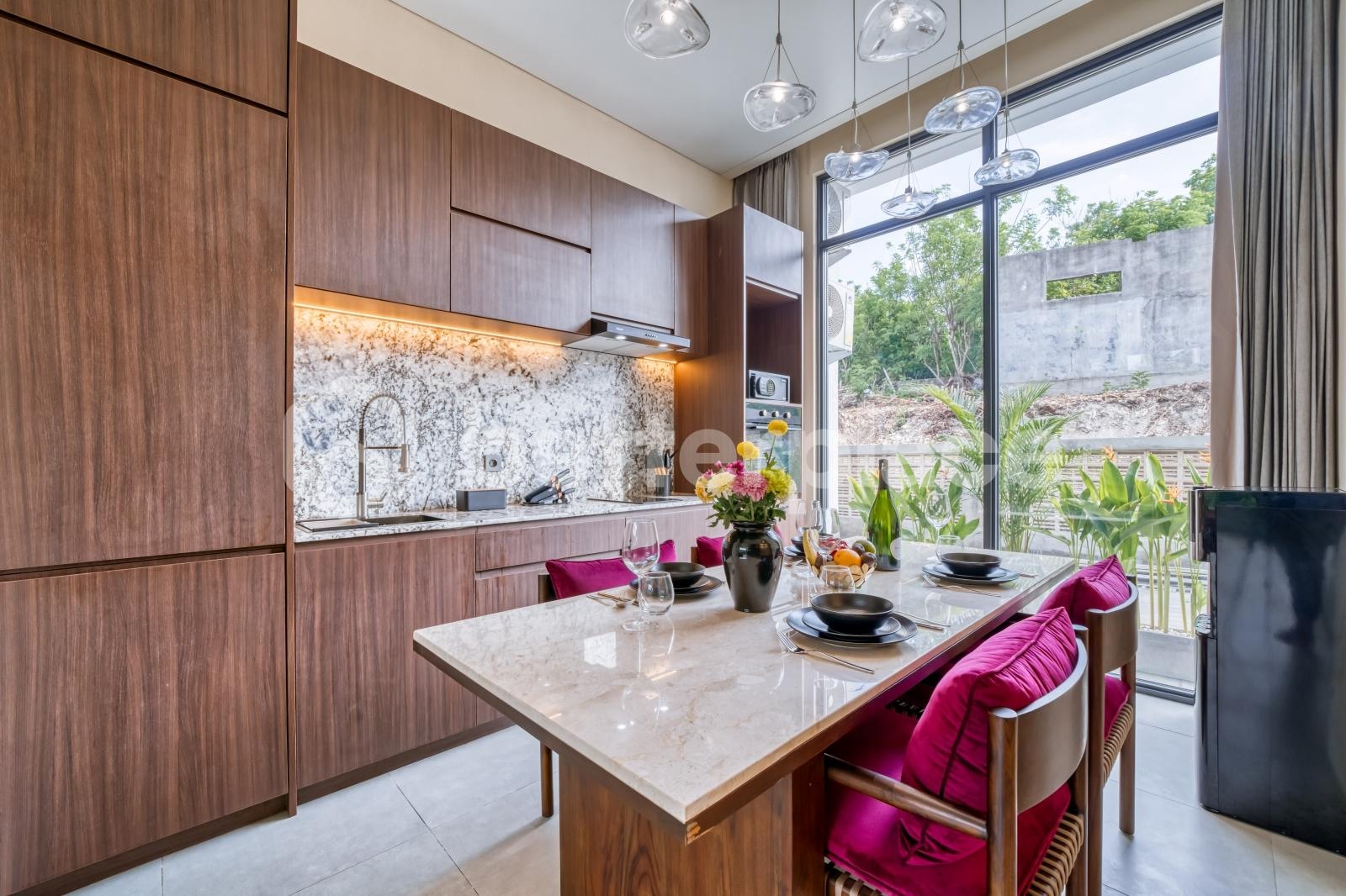 Effortless Elegance on the Bukit — A Move-In Ready Villa Framed by Cliffside Beauty