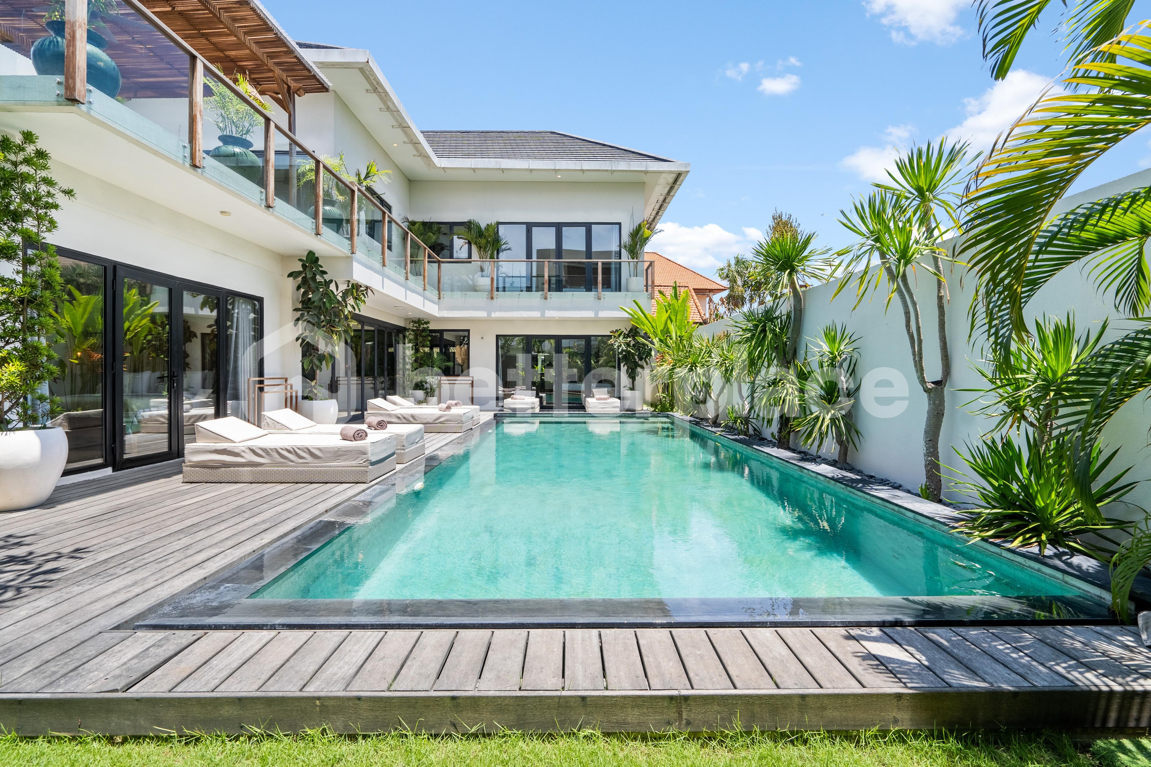 Stunning 5 Bedroom Villa in Prime Berawa – Great Investment Opportunity with Two Retail Shops
