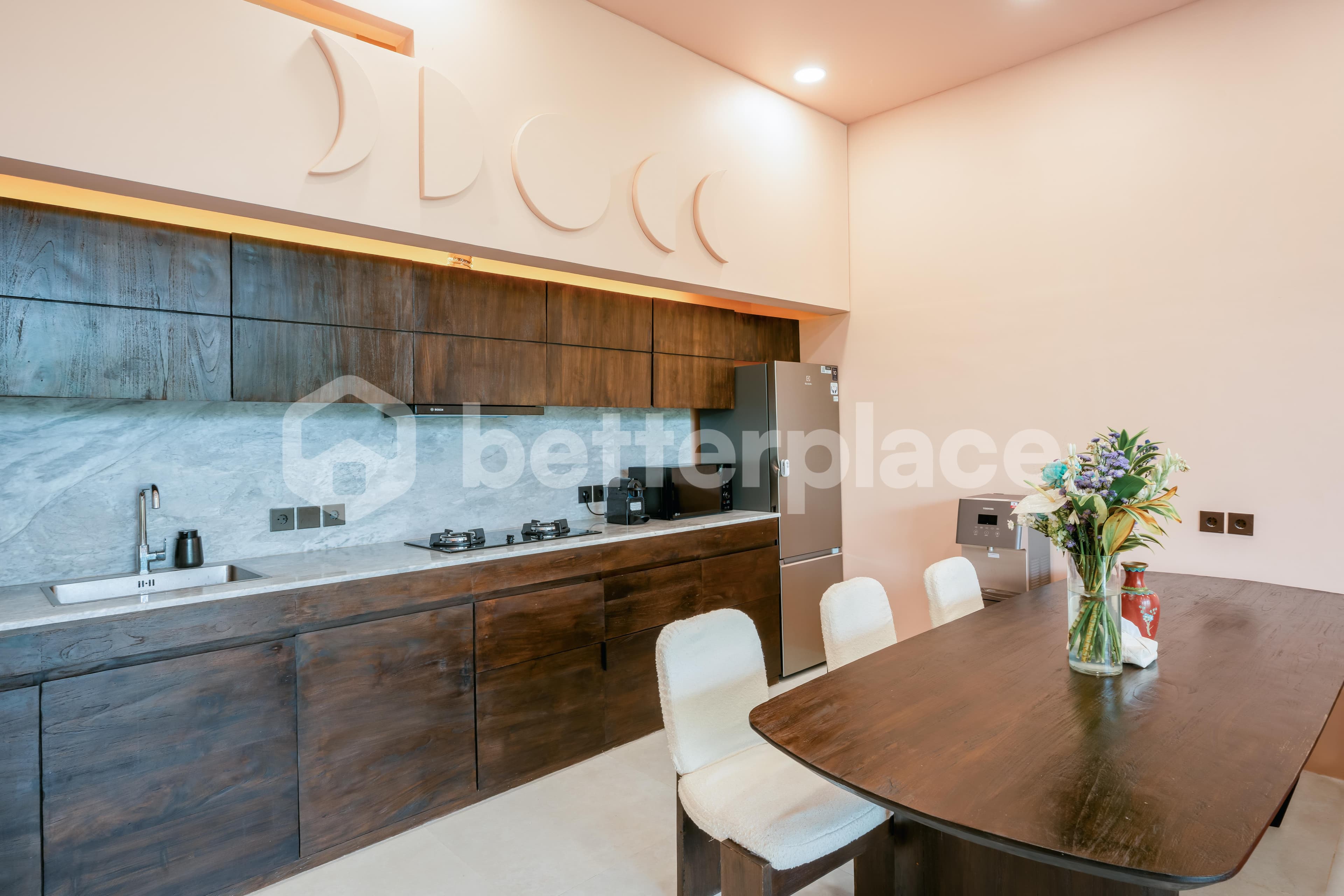 A Unique Duplex Design Blending Contemporary Style and Balinese Tradition in Canggu, Tumbak Bayuh