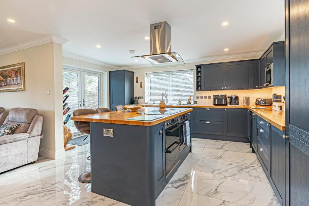 Luxury 5 Bed Detached Home for Sale In Barnett Way, Bierton, Aylesbury United Kingdom