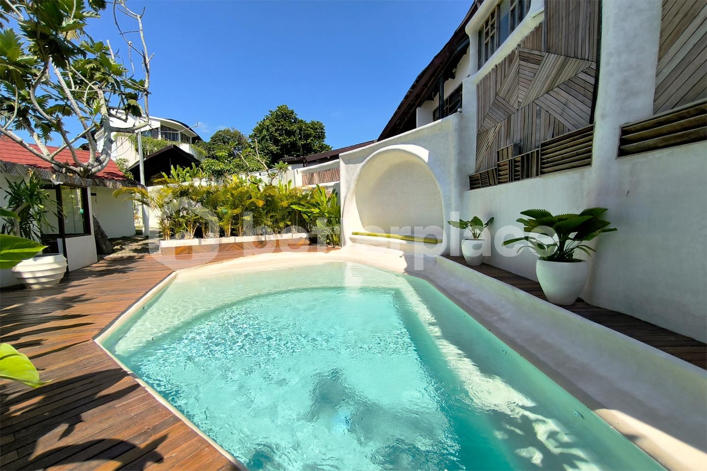 Unparalleled Comfort: Ultimate Investment Leasehold Resort Complex, Just Steps Away from Echo Beach