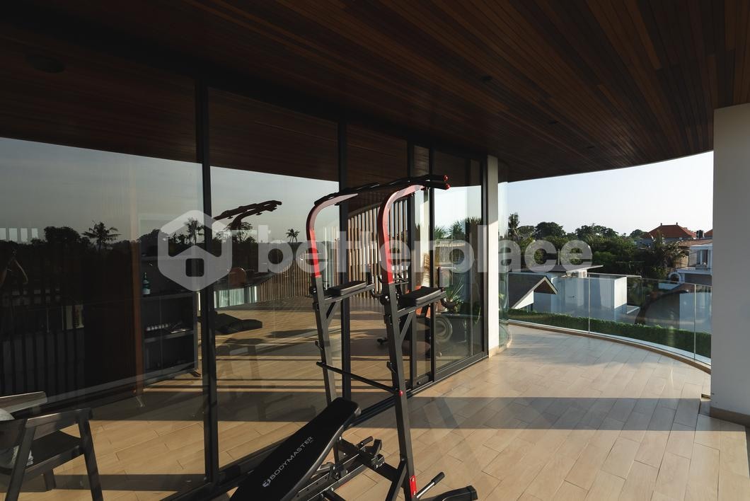 Luxury Oasis in Pererenan: Exquisite Bali Villa with Modern Amenities in Prime Location