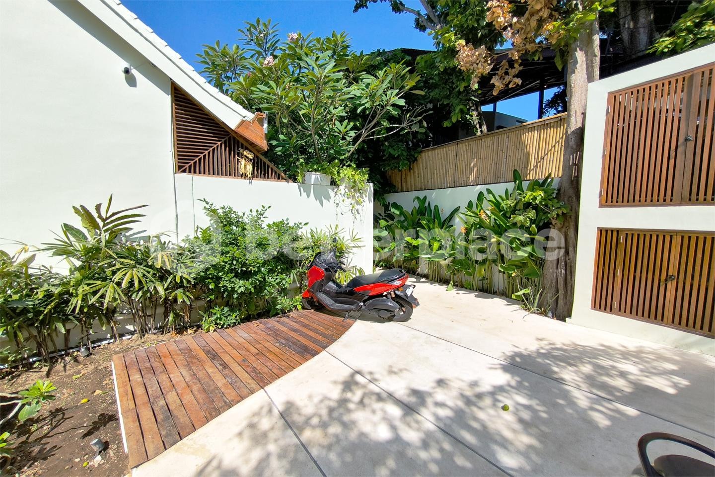 Unparalleled Comfort: Ultimate Investment Leasehold Resort Complex, Just Steps Away from Echo Beach