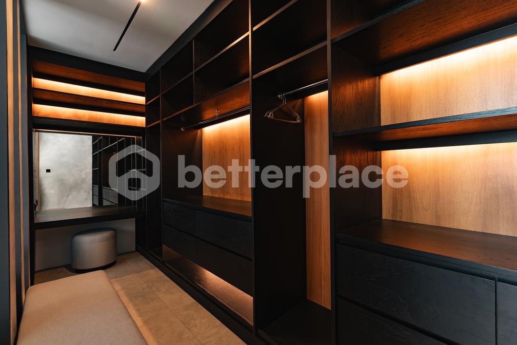 Luxury Oasis in Pererenan: Exquisite Bali Villa with Modern Amenities in Prime Location