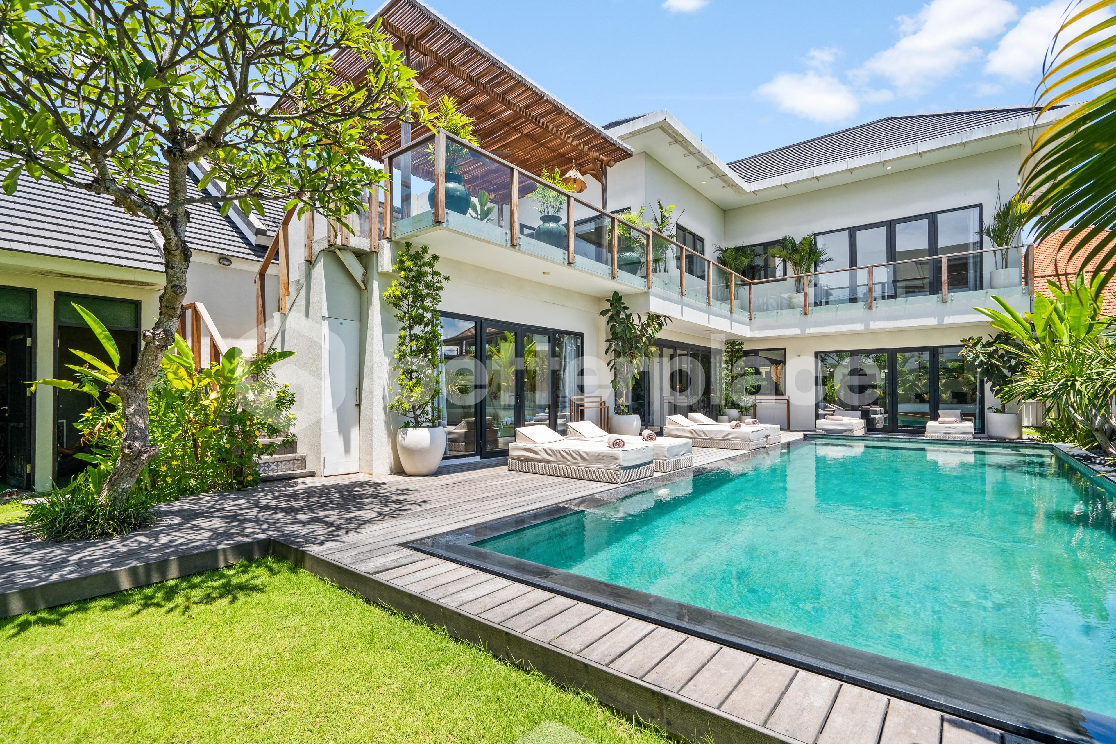 Stunning 5 Bedroom Villa in Prime Berawa – Great Investment Opportunity with Two Retail Shops