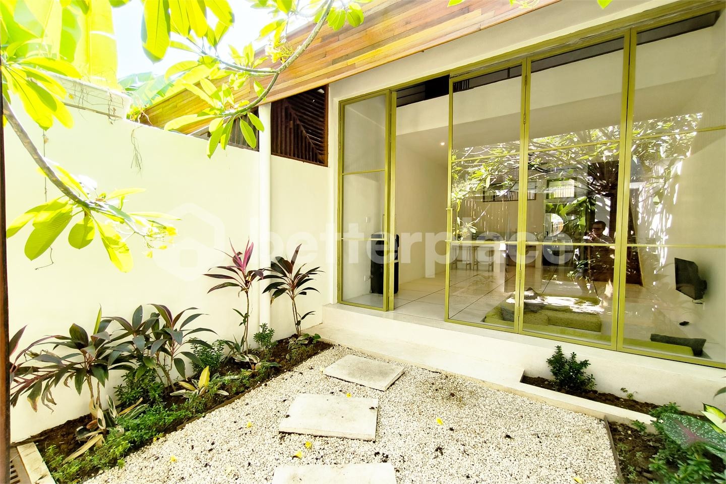 Unparalleled Comfort: Ultimate Investment Leasehold Resort Complex, Just Steps Away from Echo Beach