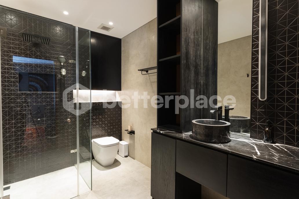 Luxury Oasis in Pererenan: Exquisite Bali Villa with Modern Amenities in Prime Location