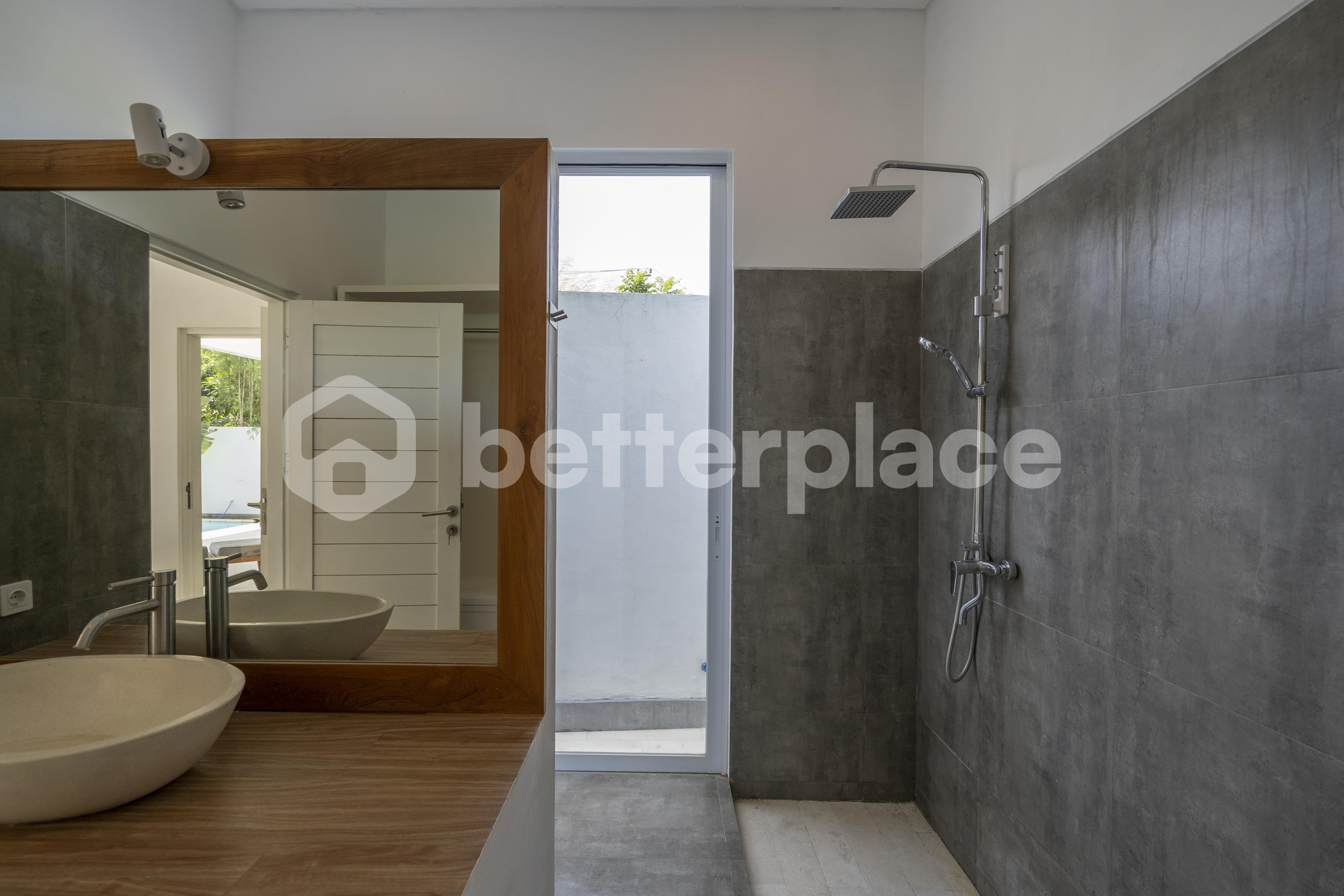 Spacious 5 Bedroom Villa in Kerobokan – Perfect for Investment or Home Living