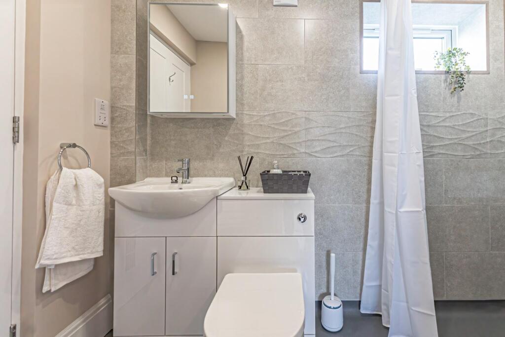 Luxury 5 Bed Detached Home for Sale In Barnett Way, Bierton, Aylesbury United Kingdom