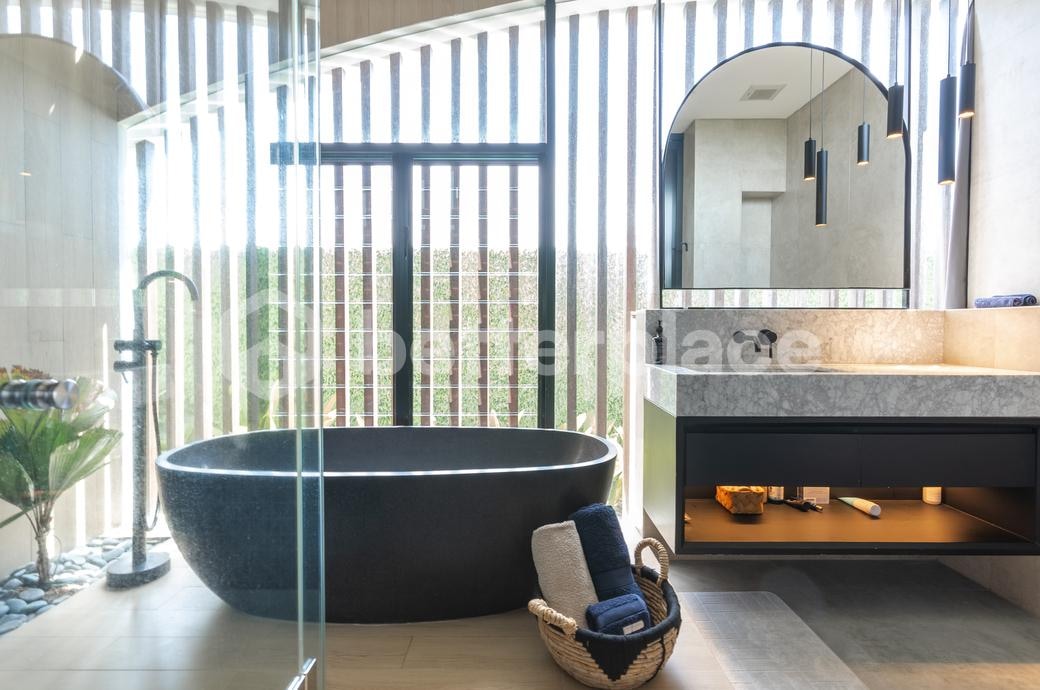 Luxury Oasis in Pererenan: Exquisite Bali Villa with Modern Amenities in Prime Location