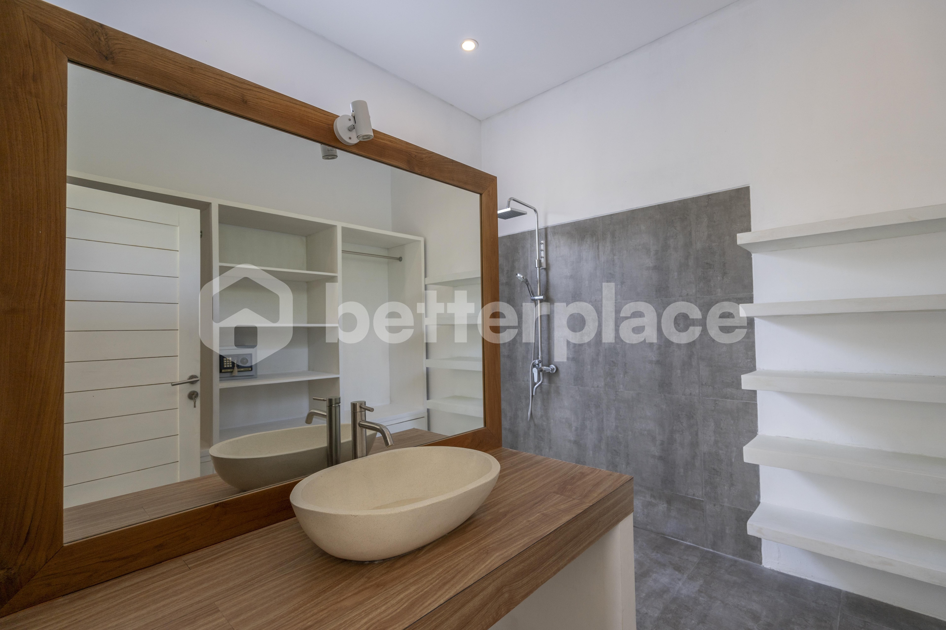Spacious 5 Bedroom Villa in Kerobokan – Perfect for Investment or Home Living