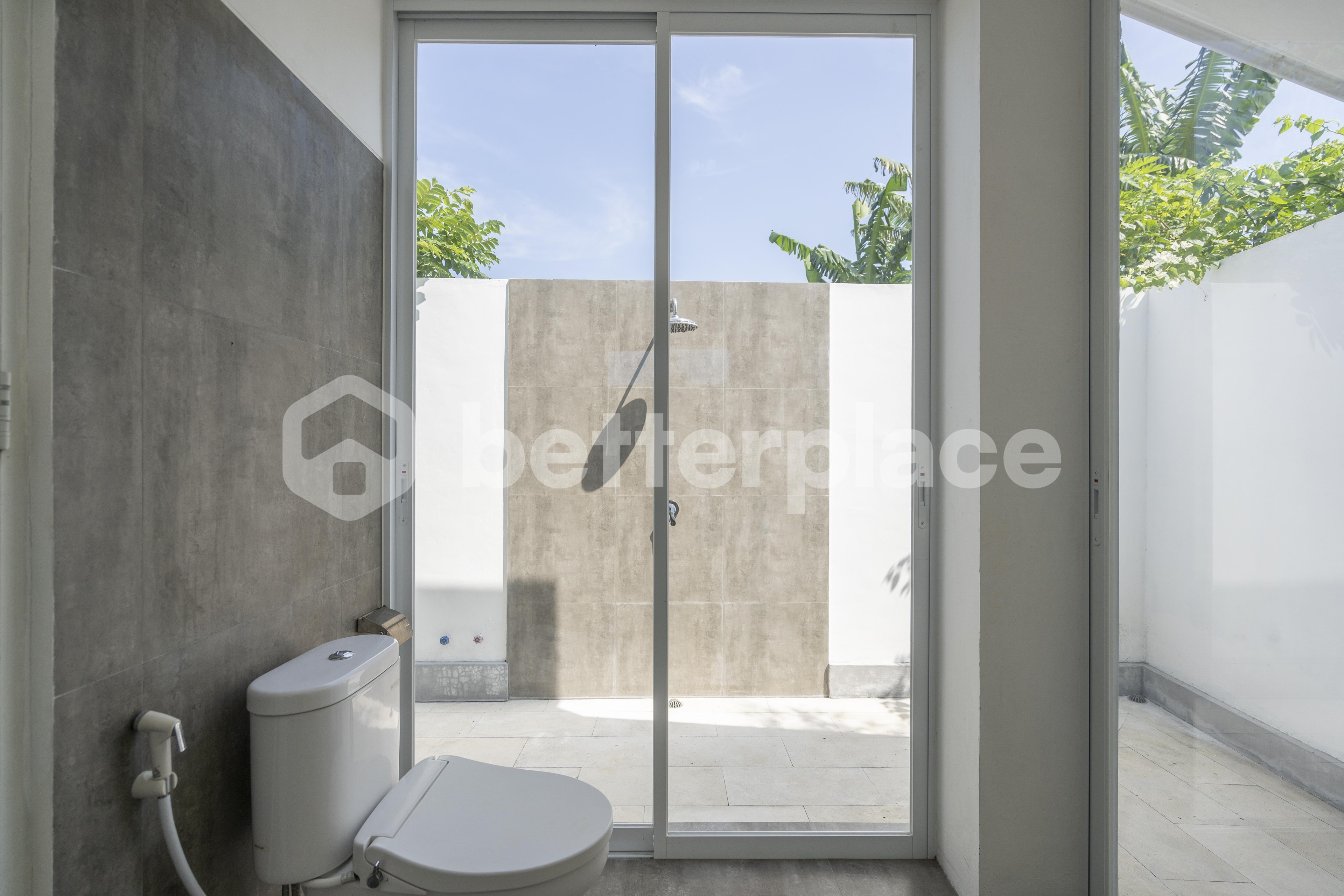 Spacious 5 Bedroom Villa in Kerobokan – Perfect for Investment or Home Living