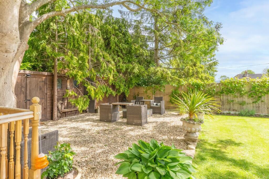 Luxury 5 Bed Detached Home for Sale In Barnett Way, Bierton, Aylesbury United Kingdom