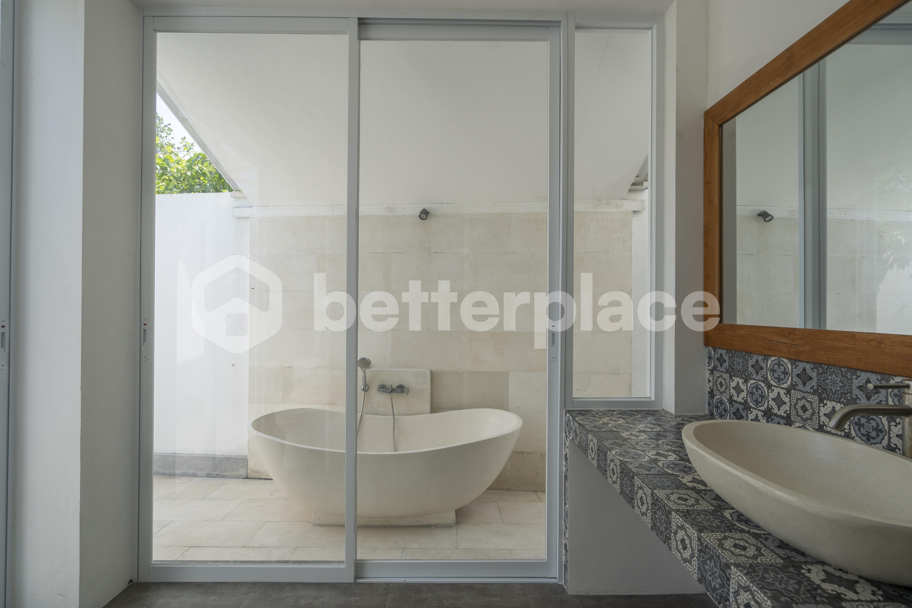 Spacious 5 Bedroom Villa in Kerobokan – Perfect for Investment or Home Living